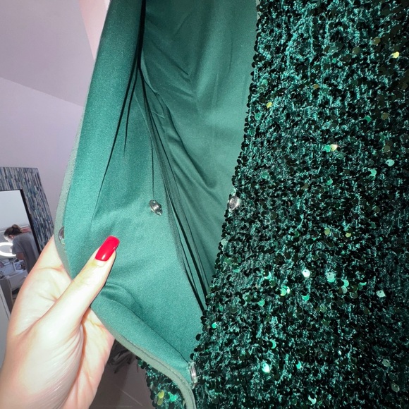 PrettyLittleThing Green Sequin dress - Picture 3 of 5